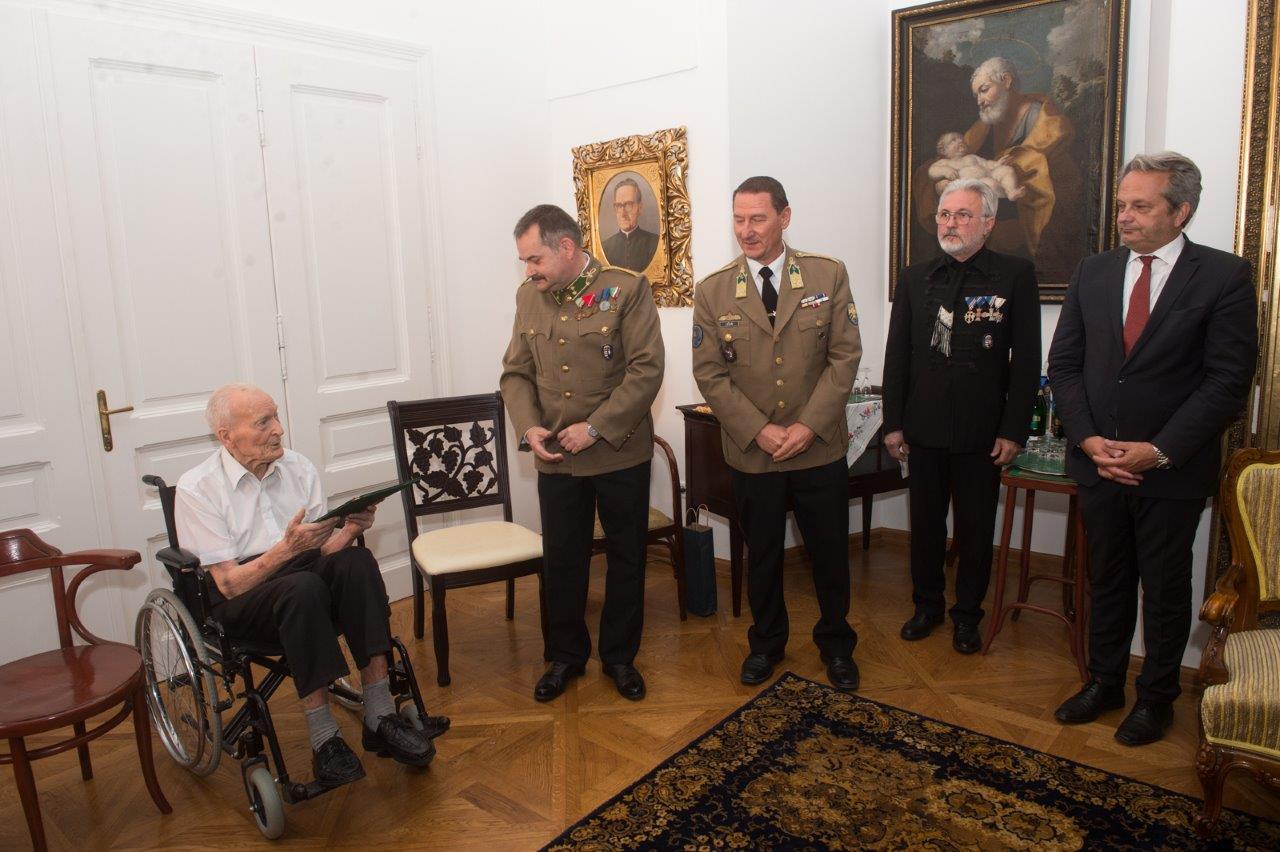 Ma 95 esztendős Vitéz Smohay Ferenc a Szent István Gyalogezred katonája